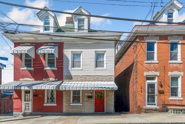 Foto del edificio - Fully Furnished 3 Bedroom Townhome in Central Lawrenceville