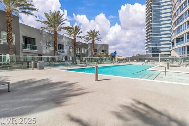 Foto del edificio - 4525 Dean Martin Dr