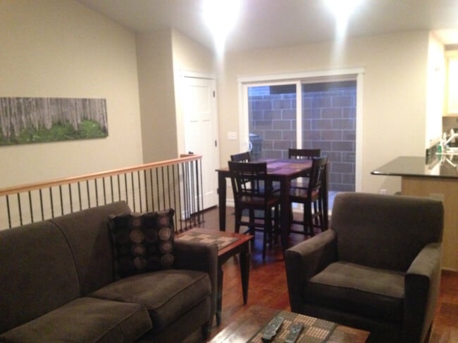 Building Photo - Contemporary Furnished 4 BR Townhome