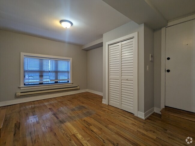 Building Photo - 2842 N Orchard St