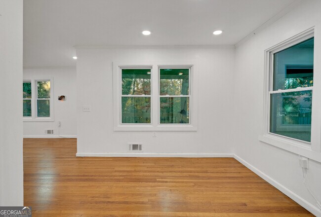 Building Photo - 1382 Childress Dr SW