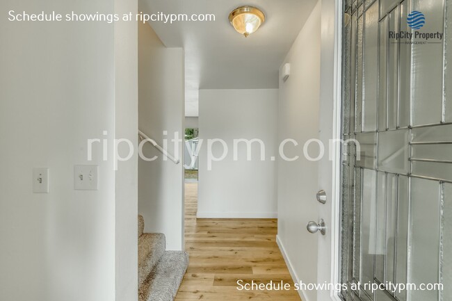 Foto del edificio - Beautifully Updated 3-Bed/2-Bath Duplex wi...