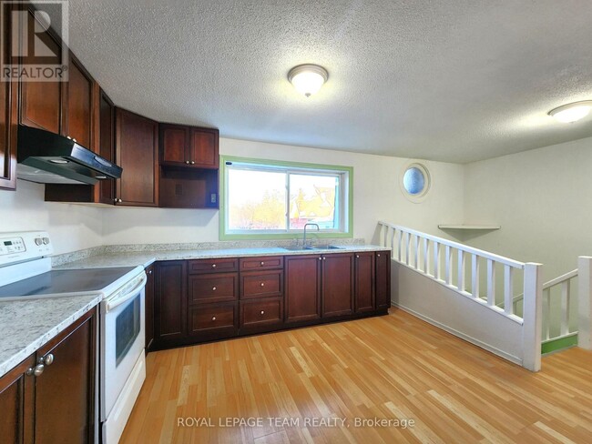 Building Photo - 50 Madawaska St