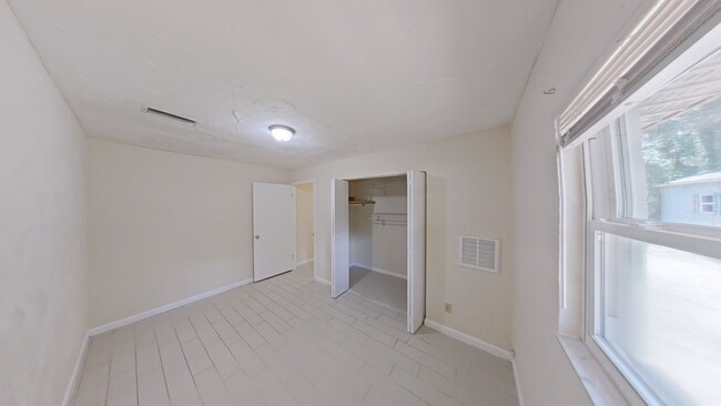 Building Photo - Lovely Country 2 Bed 1 Bath - Ocklawaha