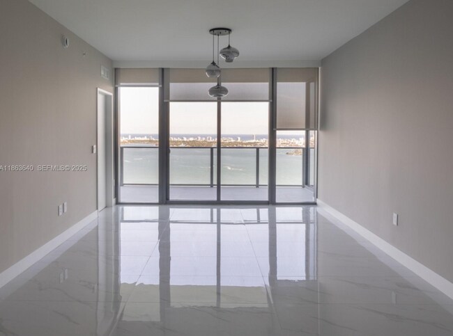 Foto del edificio - 700 NE 24th St