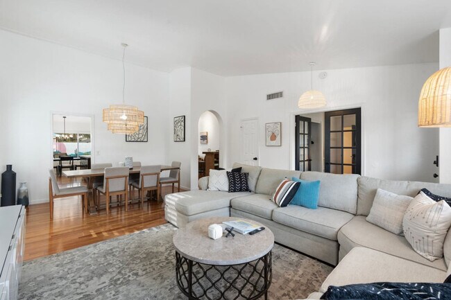 Foto del edificio - 6415 E Beverly Ln