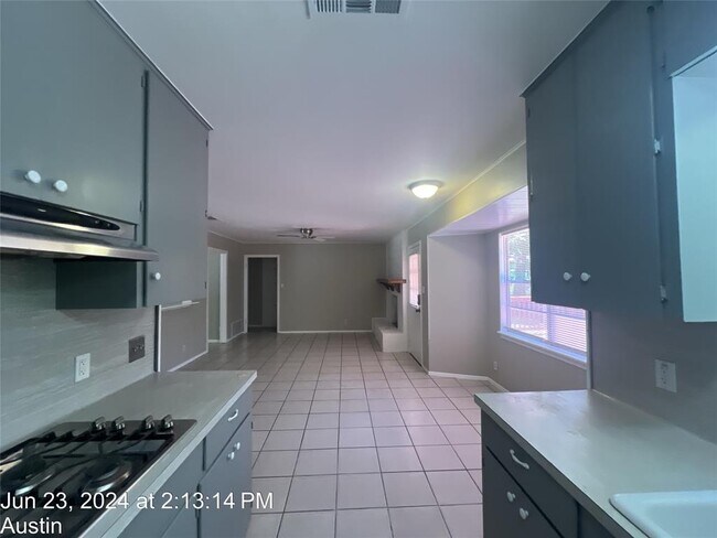 Building Photo - 3302 Laguna Dr