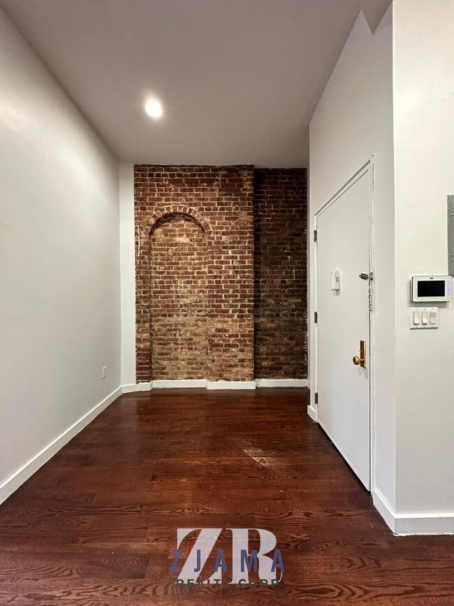 Building Photo - 946 Fulton St