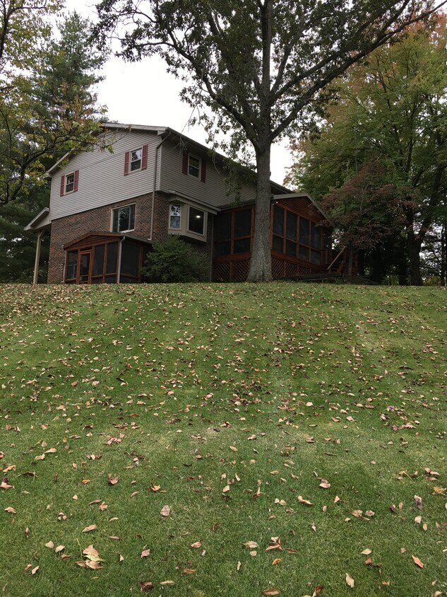 10449 Hillside Rd, Evansville, IN 47720 House for Rent in Evansville