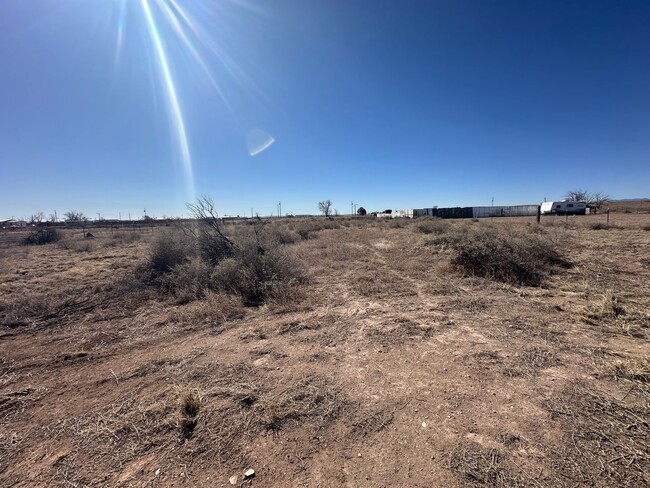 Foto del edificio - Horses Welcome to Single Wide on 1 Acre!