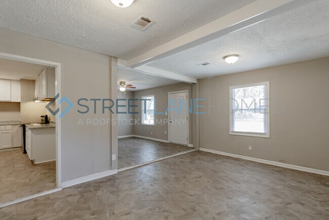 Building Photo - 2423 Adger Rd