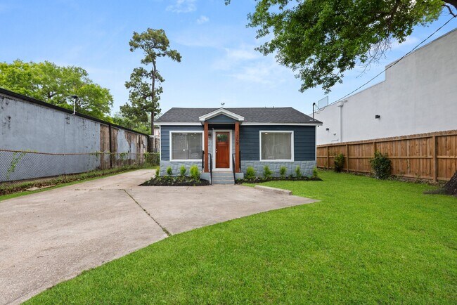 Building Photo - 1309 Bragg St