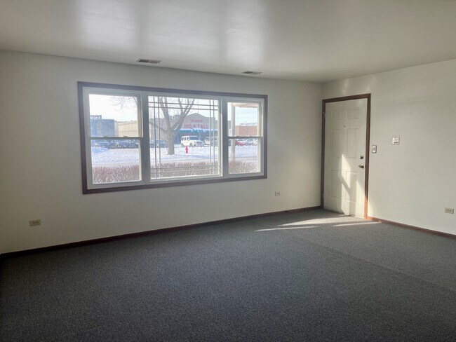 Building Photo - 9821 Ridgeland Ave