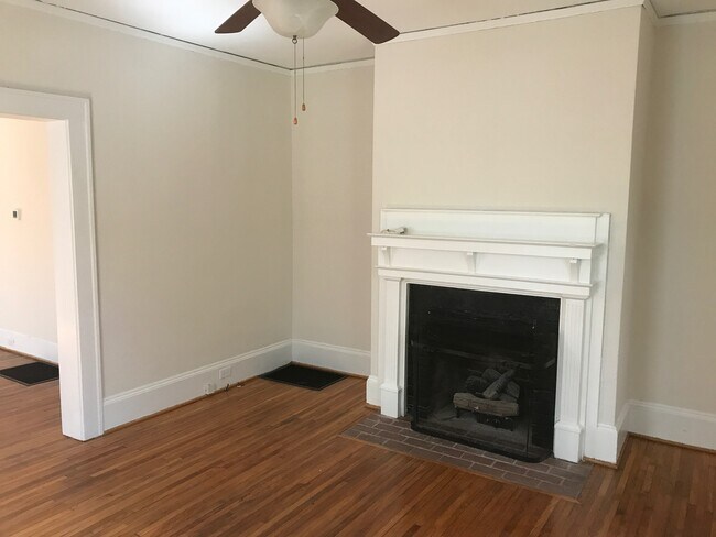 Building Photo - Cute 2 Bedroom Duplex in Plaza Midwood!