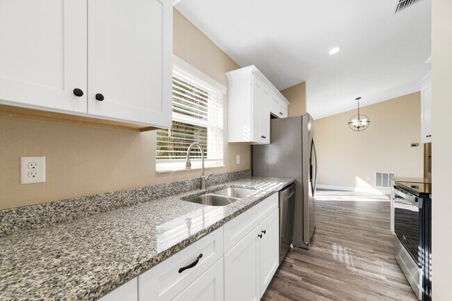 Building Photo - 7859 N Jamaica Dr