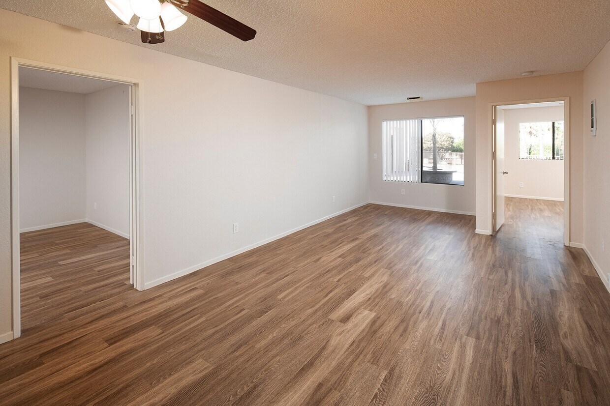 Foto principal - Stunning Point Loma Apt. with Dual Primary Bedrooms and 2 Parking Spaces