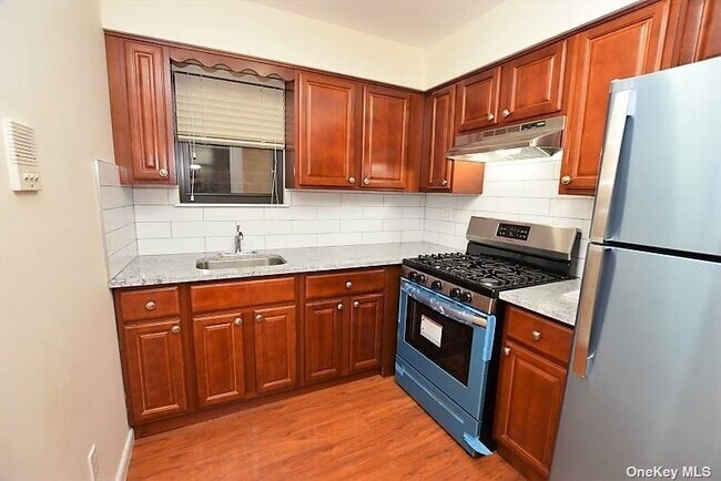 Building Photo - 58-15 Maspeth Ave