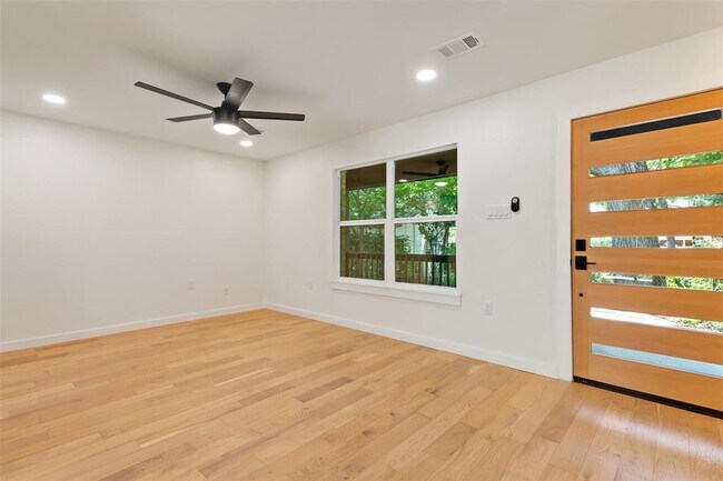 Foto del edificio - 2502 E 11th St
