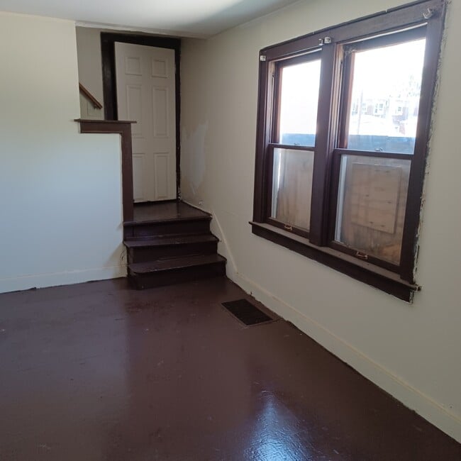 Building Photo - 1077 E 21st Ave