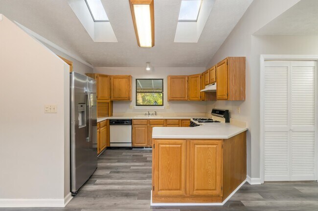 Foto del edificio - 6501 Beaver Ridge Rd