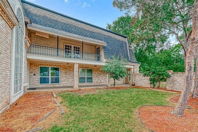 Foto del edificio - 15915 Foxgate Rd
