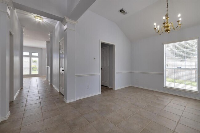 Building Photo - 3727 Temple Dr