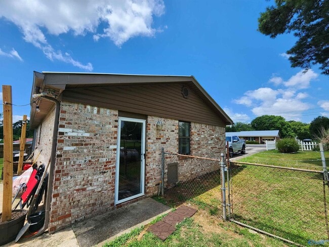 Building Photo - 247 Snow Dr