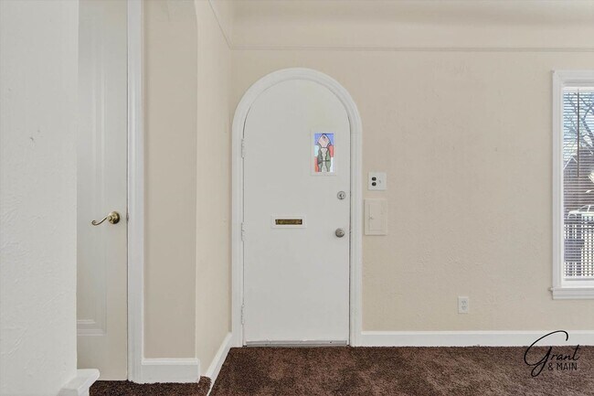 Foto del edificio - $1350 3 bedrooms