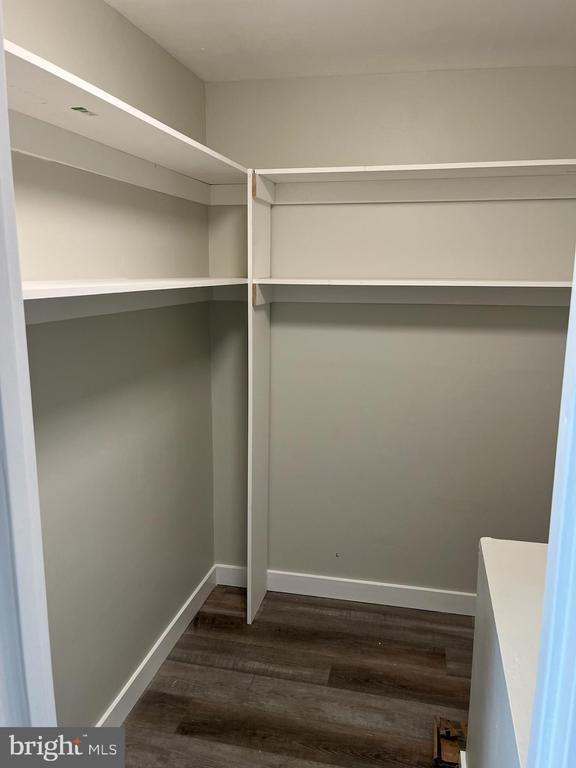 Foto del edificio - 885 N York Rd