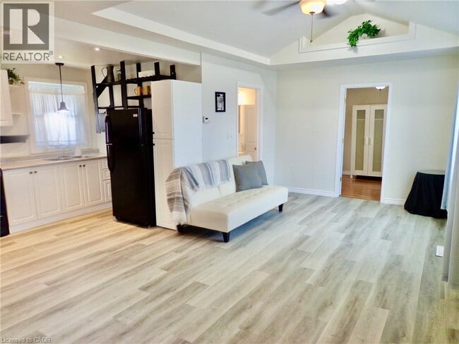 Building Photo - 562 Beach Blvd