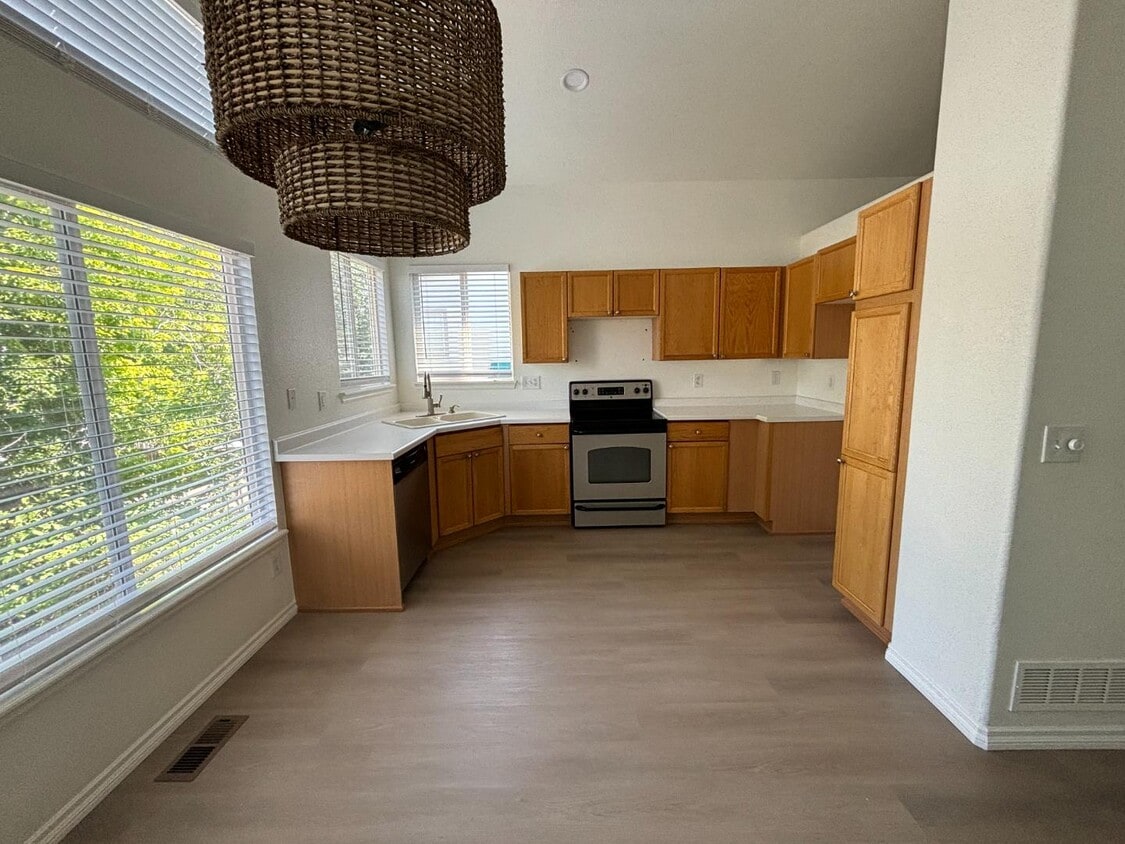 Foto principal - 9724 Queenscliffe Dr