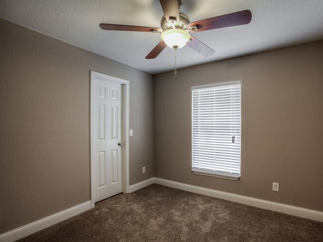 Building Photo - 350 Trade Wind Dr