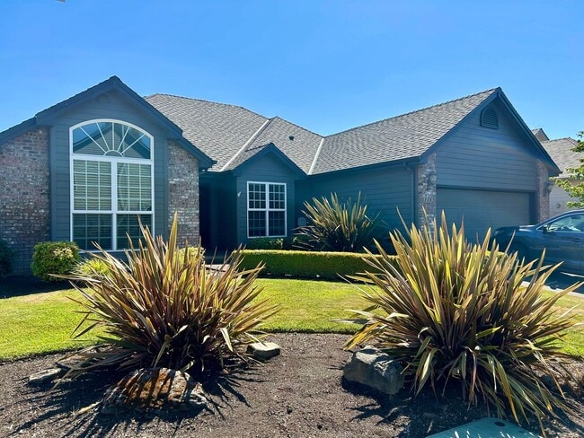 Building Photo - Single Level- Three Bedroom Home
