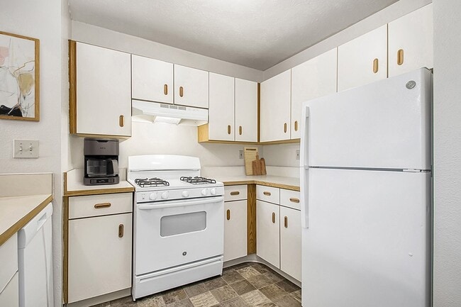 Building Photo - Trillium Pointe Apartment Homes