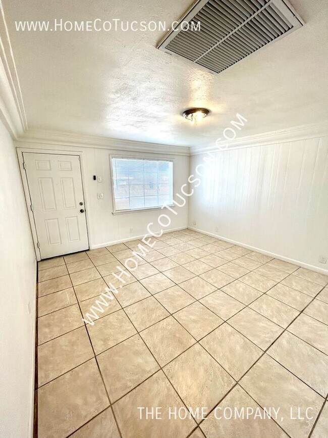 Foto del edificio - AVAILABLE NOW:  4550 E Sylvane Street- 4be...