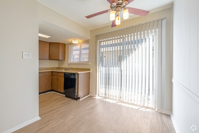 1BR, 1BA - 708SF Dining Room - Oak Alley Apartments