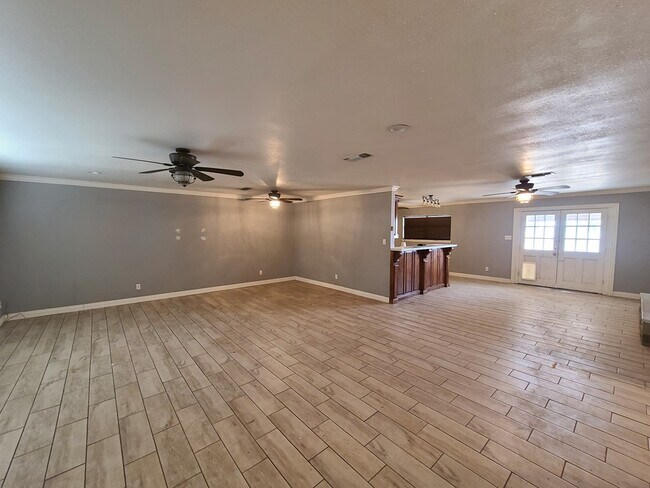 Building Photo - 9500 N County Rd W