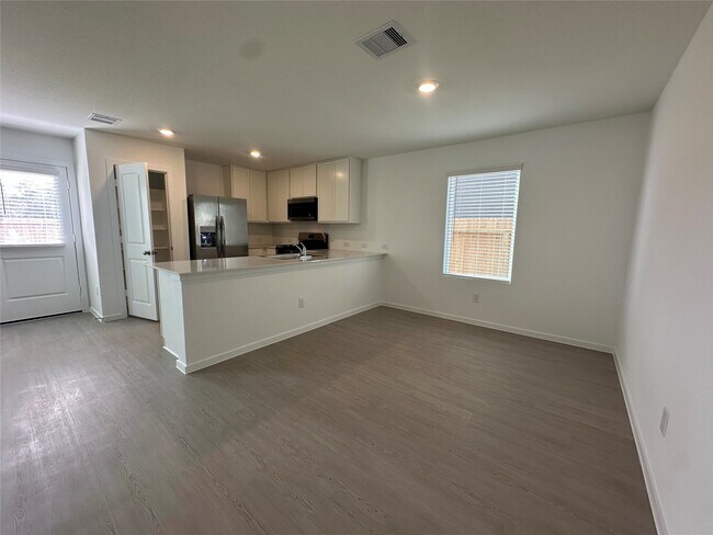 Foto del edificio - 13310 Rayhill Dr