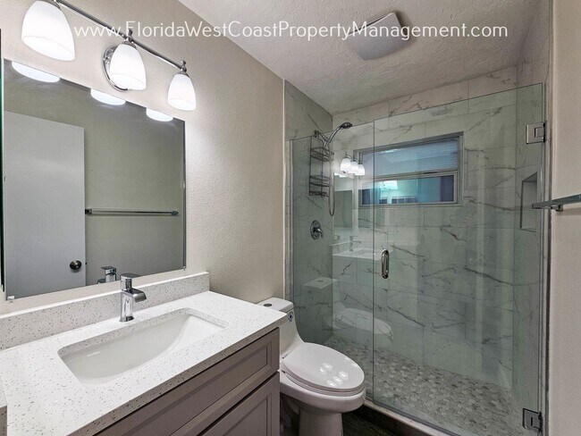 Building Photo - OUTSTANDING DOWNTOWN SARASOTA LOCATION! FU...