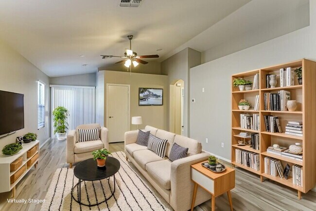 Foto del edificio - 2143 E Danbury Rd