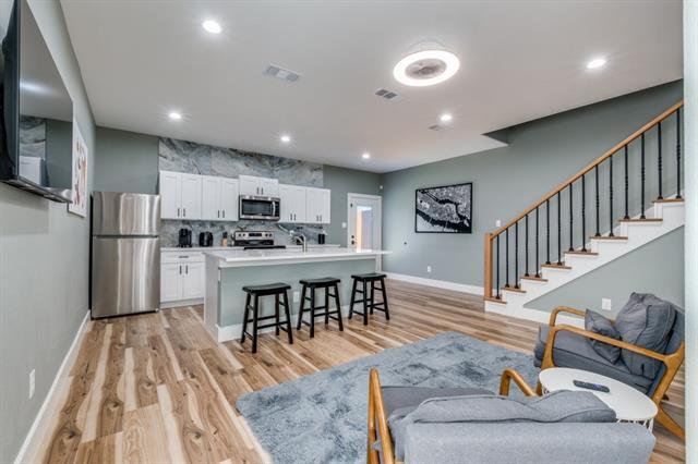 Foto del edificio - 4707 Barry Ave