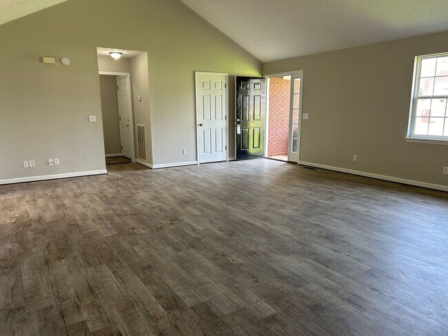 Building Photo - 221 Wilson Way