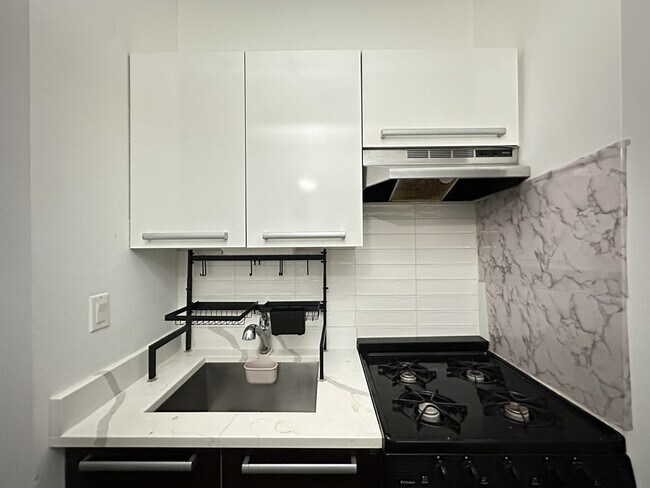 Foto del edificio - 5054 N Winthrop Ave