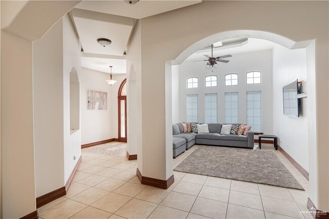 Building Photo - 1213 Rhett Dr