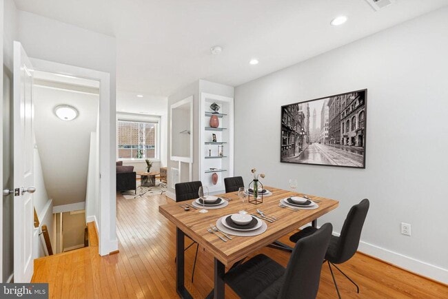 Foto del edificio - 625 Gresham Pl NW