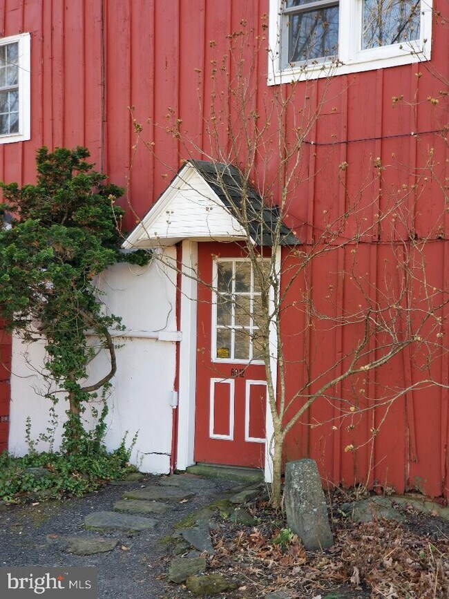 Building Photo - 6012 Ferry Rd
