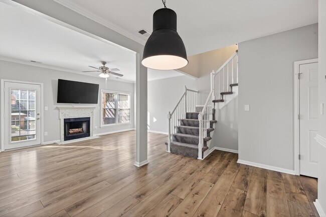 Foto del edificio - 729 Creekside Crescent