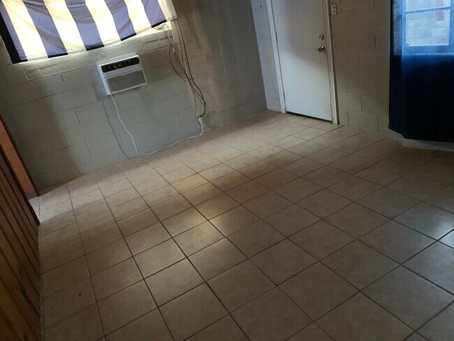 Foto del edificio - 1615 N Mesa St