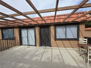 Building Photo - 241 Misty Isle Ln