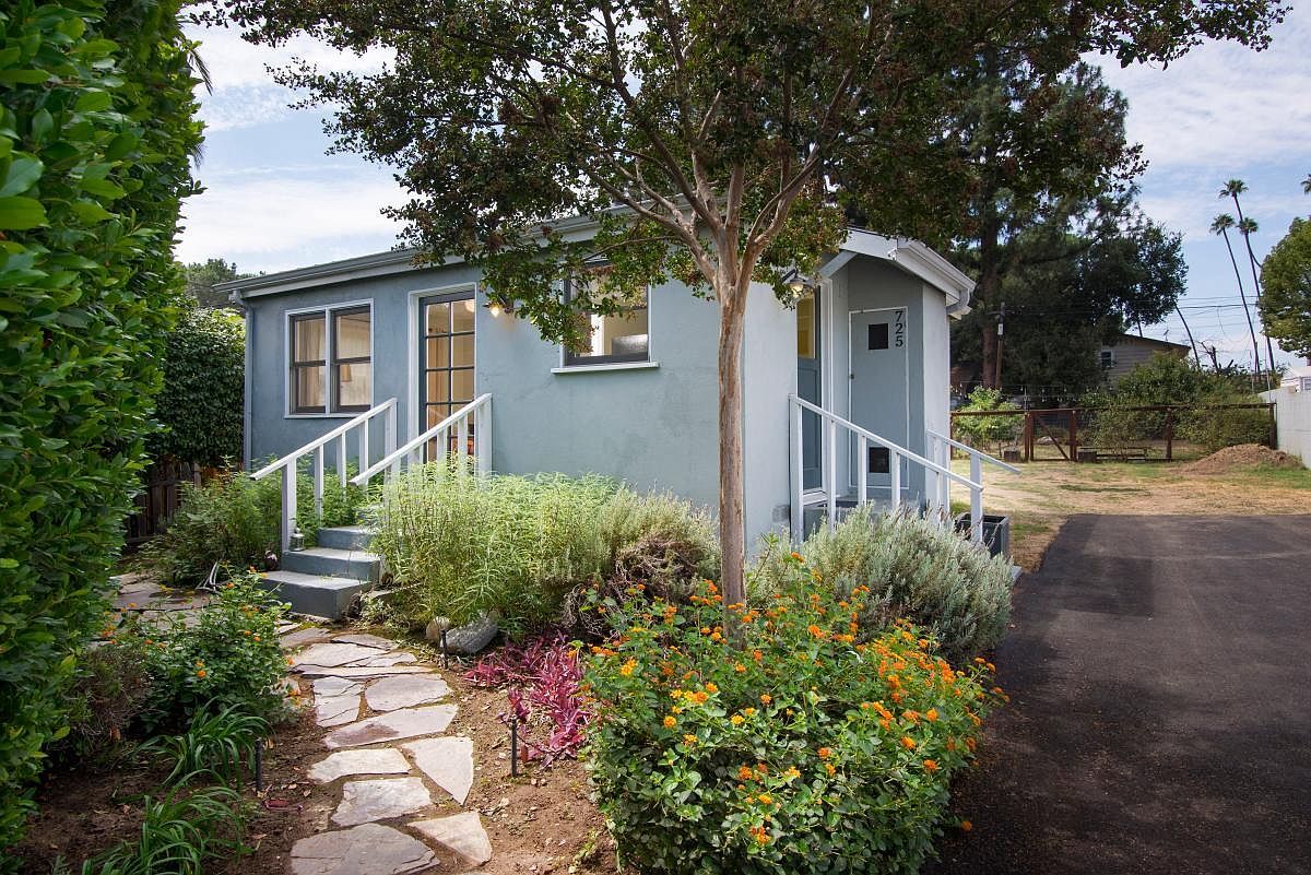 Primary Photo - 725 N Catalina Ave